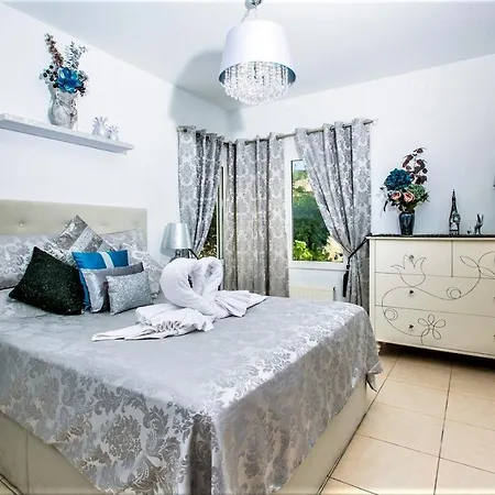 Karo Villa *